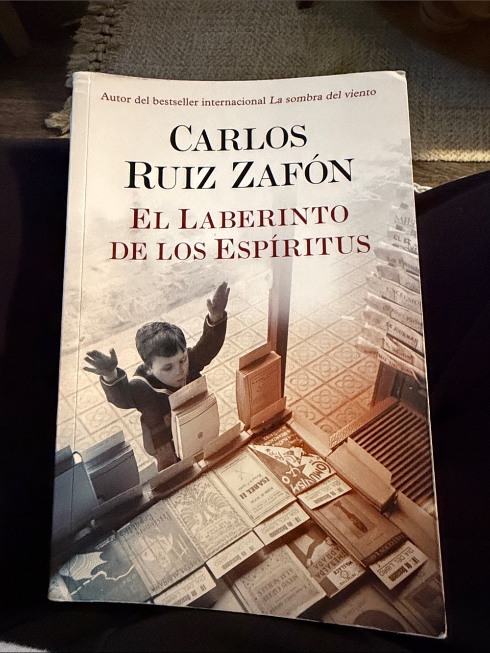 El Laberinto de los Espíritus - White Cover Edition